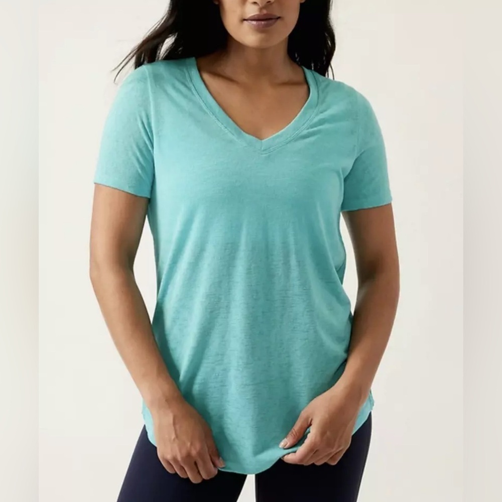 NWT Athleta Breezy Scoop V Neck TeR, Size XS